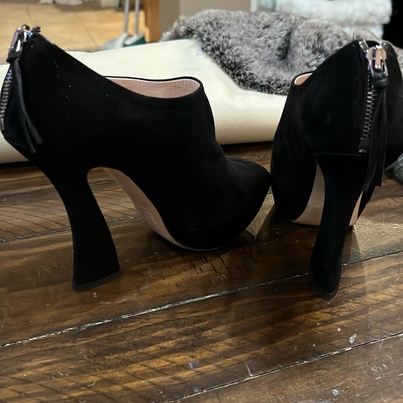 Miu Miu velvet peep toe statement pumps - Picture 2 of 7